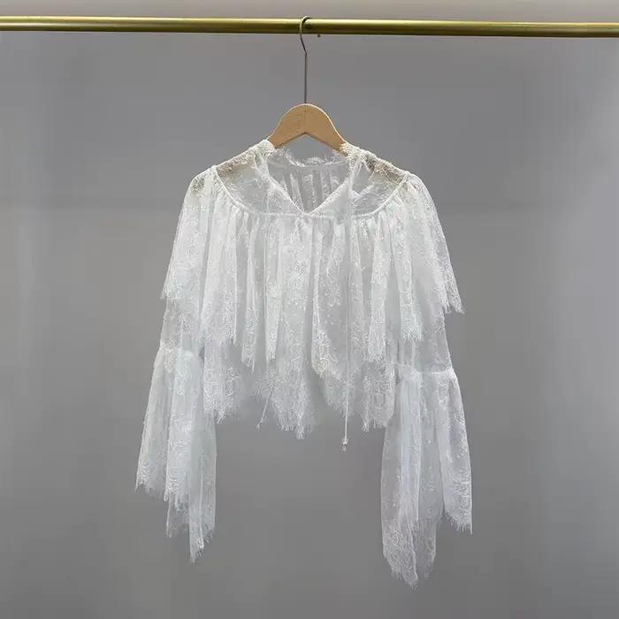 Chemisier blanc en dentelle pour femme, élégant, à manches longues évasées, avec volants, coupe cour