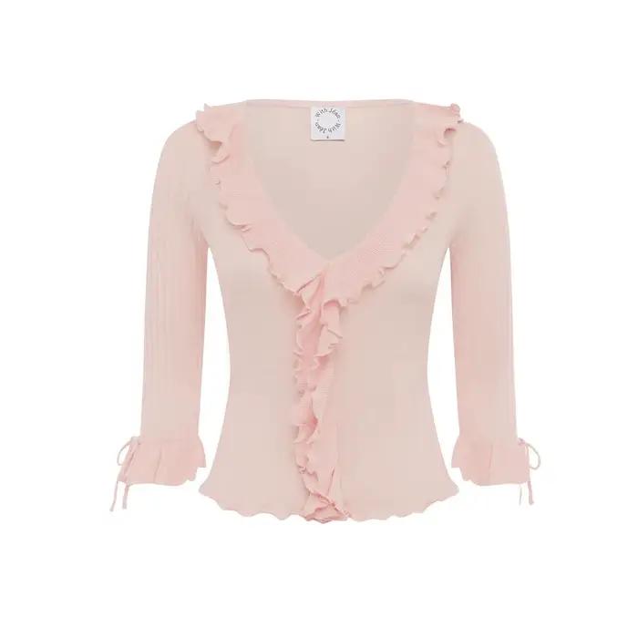 Haut tricoté rose pâle WJ à sept boutons, col en V et bordure à volants