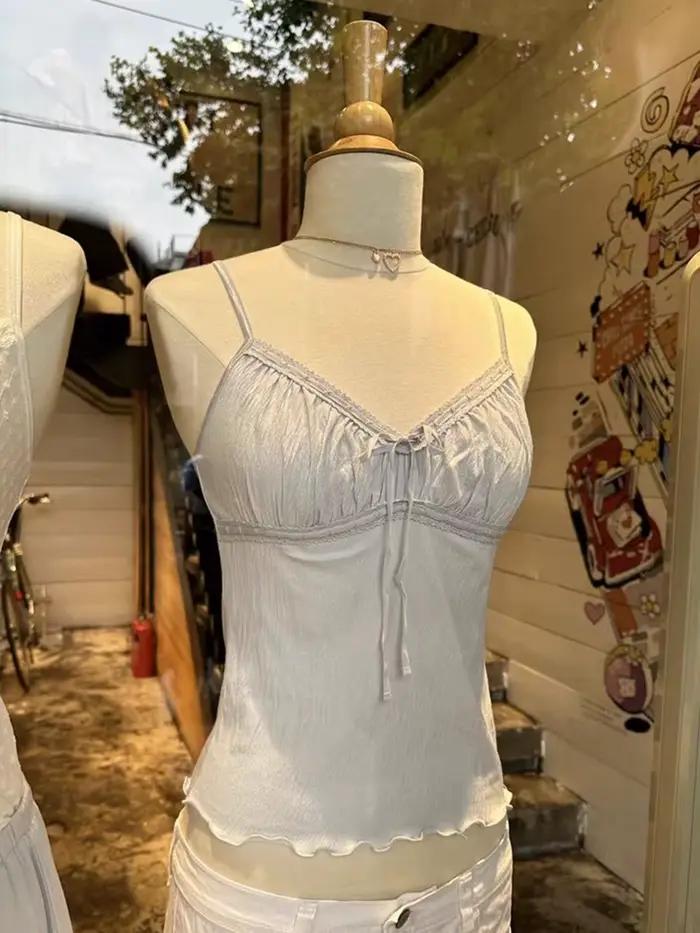 Top Bleu Fin à Lacets et Garniture en Dentelle pour Femme, Précieux, Chic, Bergame, Col en V, Fibre 