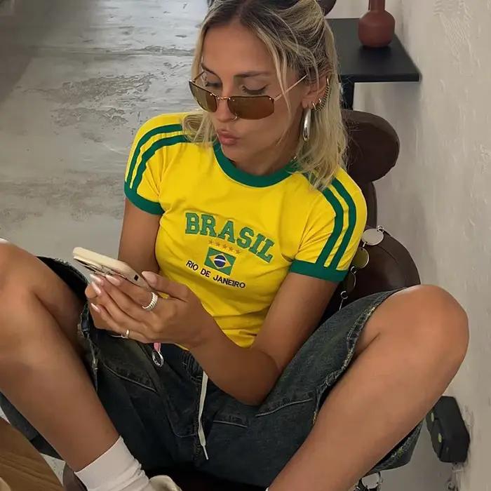 BRASIL lettre graphique imprimé Goth Y2k jaune maigre recadrée t-shirts femmes Sexy Streetwear 2000s
