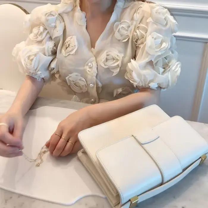 Chemisier français fleurs 3D, col en v, manches courtes bouffantes, boutons en perles, chemises abricot, Chic, hauts féminins élégants, mode d'été pour dames