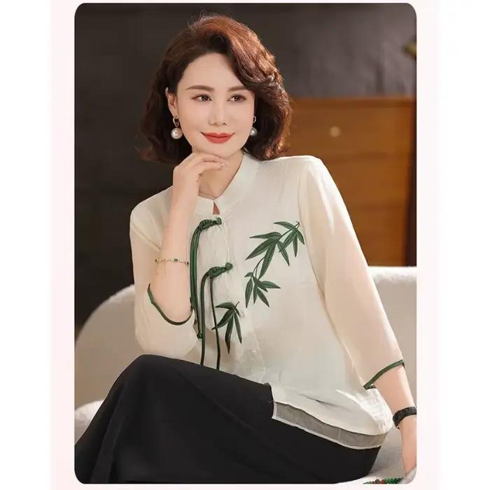 Chemise de style chinois pour femmes, crème blanche, avec broderie de bambou vert, bouton de grenouille, manches courtes, haut ample pour les femmes d'âge moyen