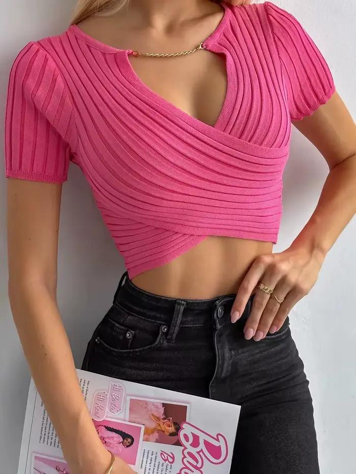 Femmes été chaîne croisée détail Sexy col en V ourlet court découpé tricot haut