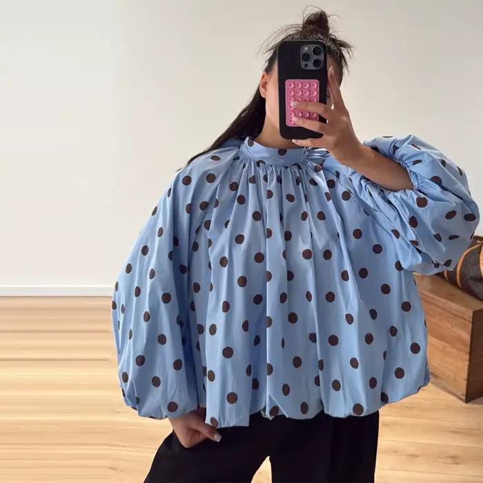 Chemisier élégant et chic à pois avec lacets pour femme