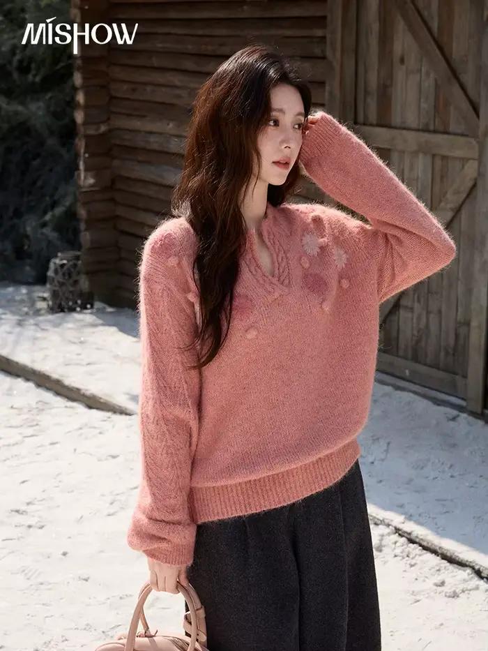 MISHOW femmes framboise rose laine mélange pull 2025 hiver français Floral Pom-Pom brodé col en v haut tricoté MXE86Z2740