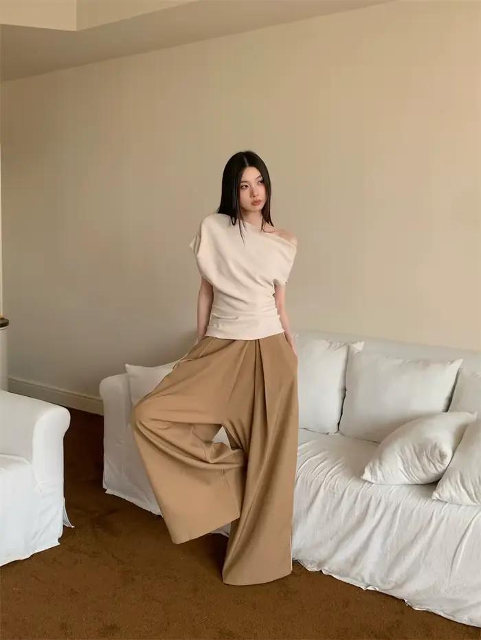 Haut CHEERART minimaliste épaules dénudées pour femme été 2025 à manches courtes t-shirt haut asymétrique vêtement舒适流畅地完成了任务，确保描述既符合要求又具有吸引力。 ###TITRE### Haut CHEERART minimaliste épaules dénudées pour femme été 2025 à manches courtes t-shirt haut asymétrique vêtement