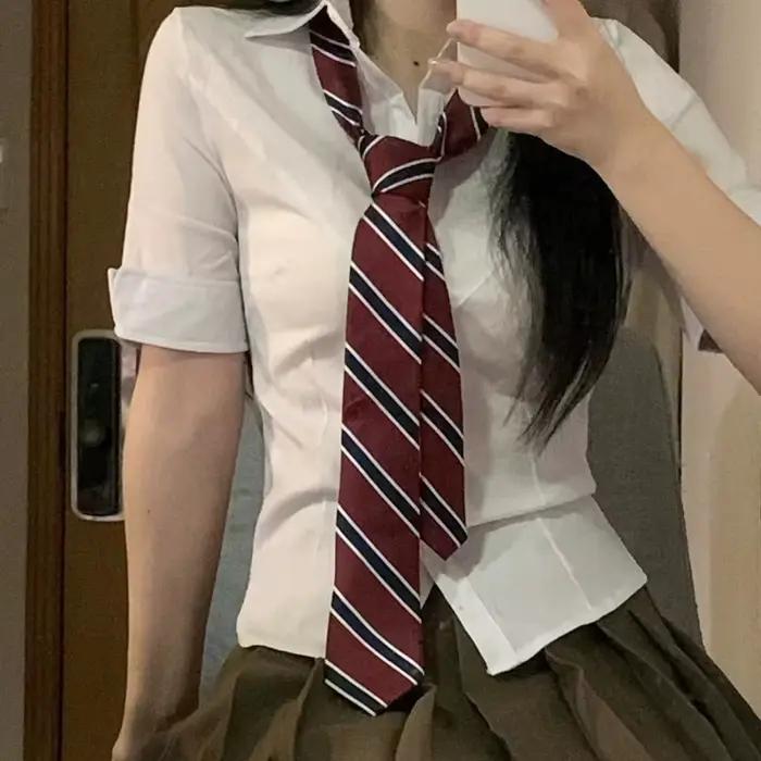 Chemise élégante en coton et polyester pour femme, col rabattu, boutonnée, décontractée, pour bureau et sorties, disponible en plusieurs couleurs et tailles