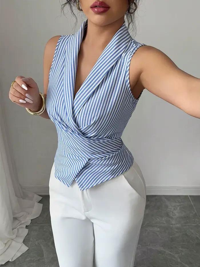 Chemisier élégant sans manches pour femme avec détail ceinture à nœud - Haut rayé bleu clair et blanc