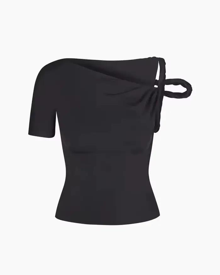 Top halter à coupe diagonale identique à celui de Kylie