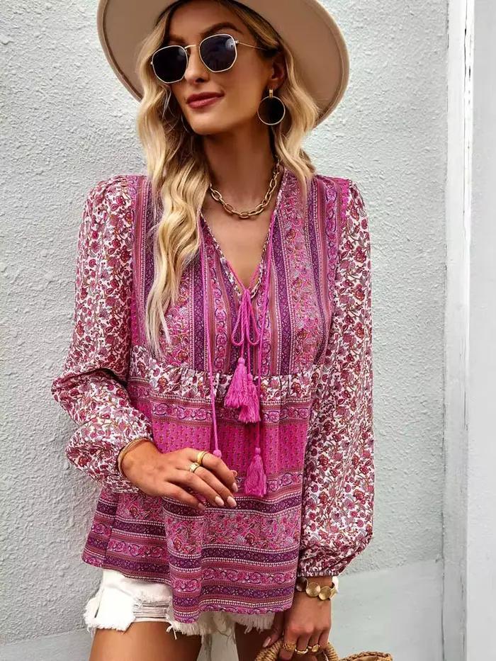 Blouse en coton floral avec col en V et glands pompons pour femmes, style bohème chic pour plage et occasions spéciales