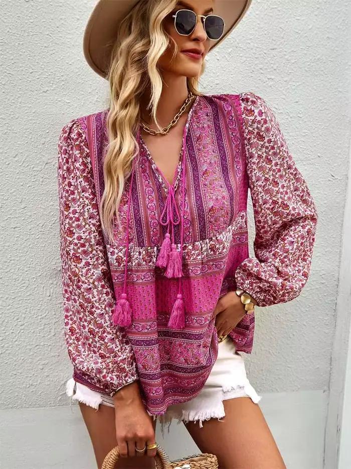 Blouse en coton floral avec col en V et glands pompons pour femmes, style bohème chic pour plage et occasions spéciales