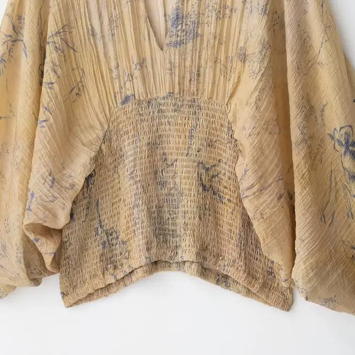 Chemisier floral vintage pour femme – Haut en mousseline de soie style bohème à col en V profond avec manches plissées