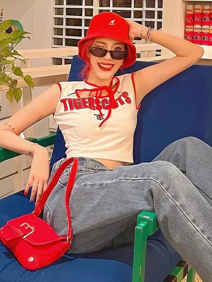 T-shirt à lettres imprimées pour femmes, style streetwear, haut court sans manches, Y2K, accessoire col à lacets, polyester et élasthanne, printemps été, pour parties et événements