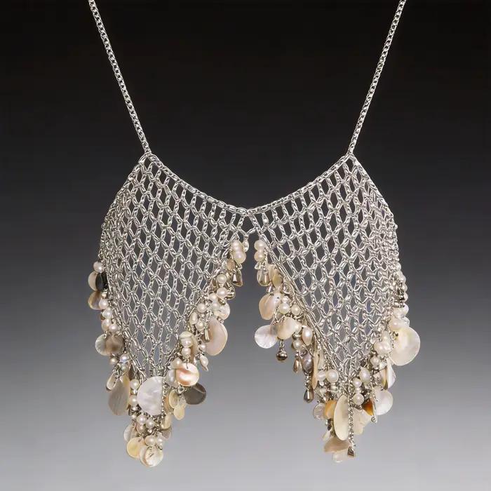 Hauts de corps en métal argenté à motif quadrillé