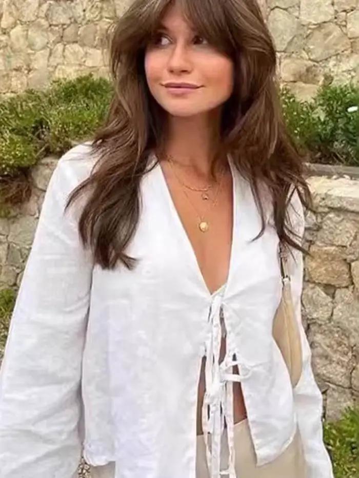 Chemises blanches à lacets pour femmes