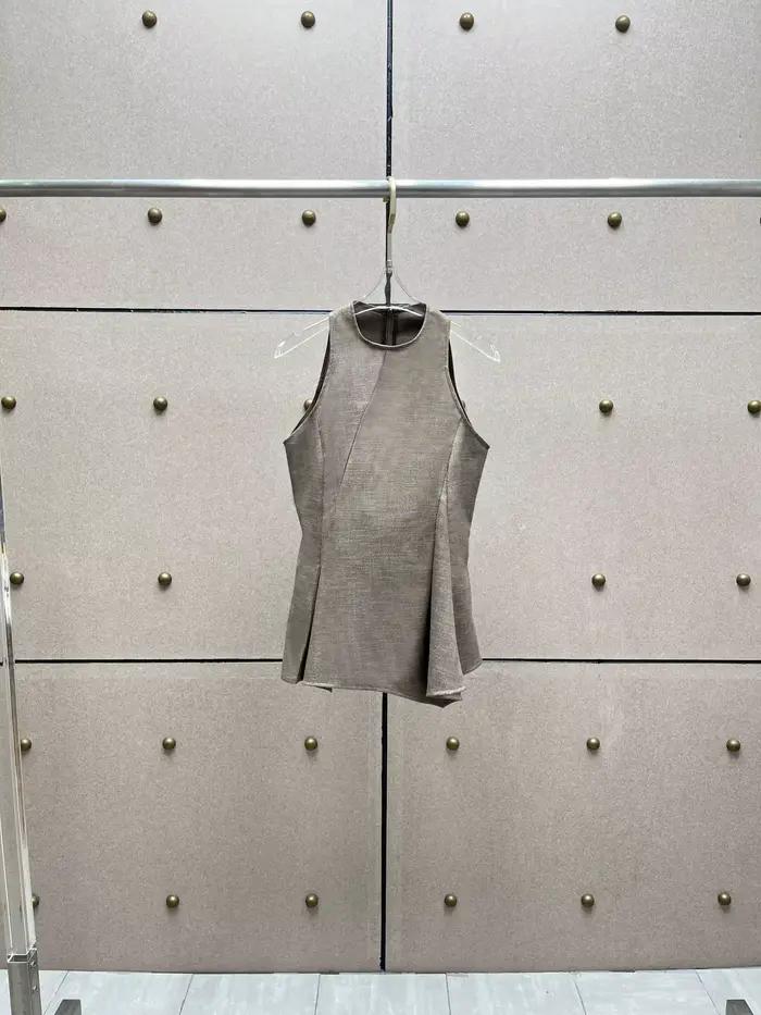Haut sans manches asymétrique élégant et professionnel en polyester, lin, élasthanne et viscose pour femmes, idéal pour le bureau et les occasions spéciales