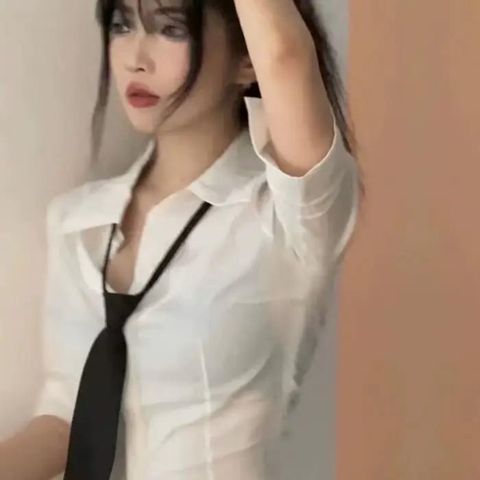 Chemise élégante en coton et polyester pour femme, col rabattu, boutonnée, décontractée, pour bureau et sorties, disponible en plusieurs couleurs et tailles