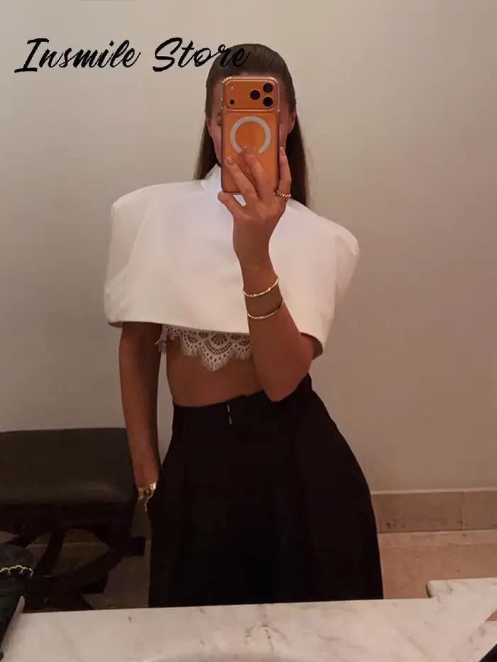 Haut court élégant pour femme, col rond, manches courtes, taille cintrée, T-shirt en polyester, plumes décoratives, nouvelle collection printemps 2026, mode féminine, tenue de soirée polyvalente