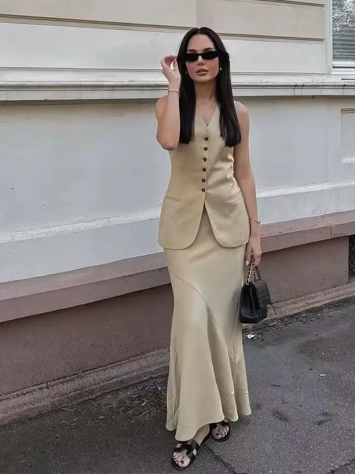 Ensemble 2 pièces élégant pour femme HH : Gilet sans manches à simple boutonnage et jupe longue trapèze unie