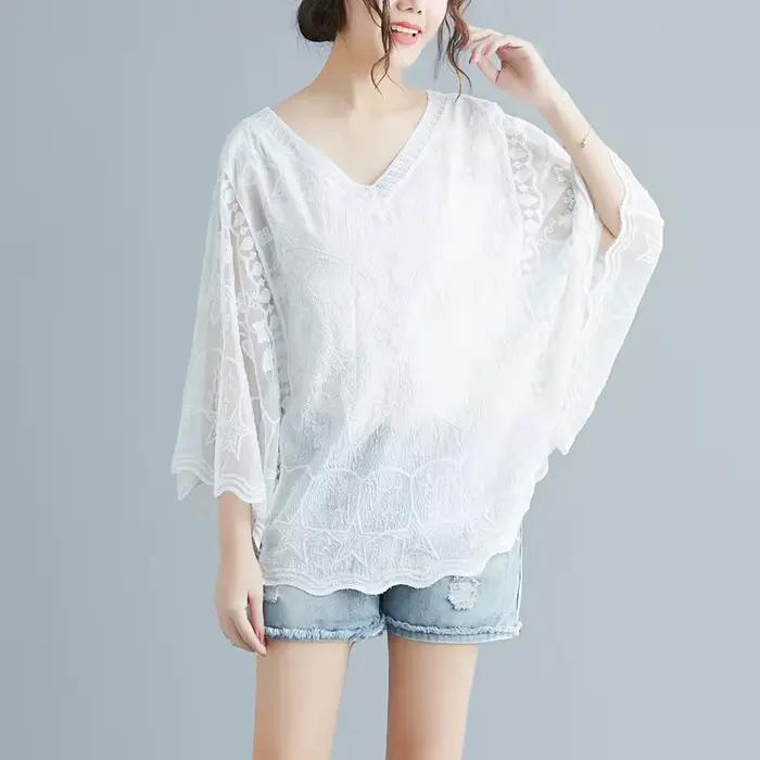 Chemise blanche en dentelle brodée pour femme