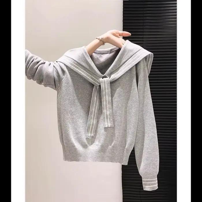 Pull tricoté épissé à col bleu marine pour femme