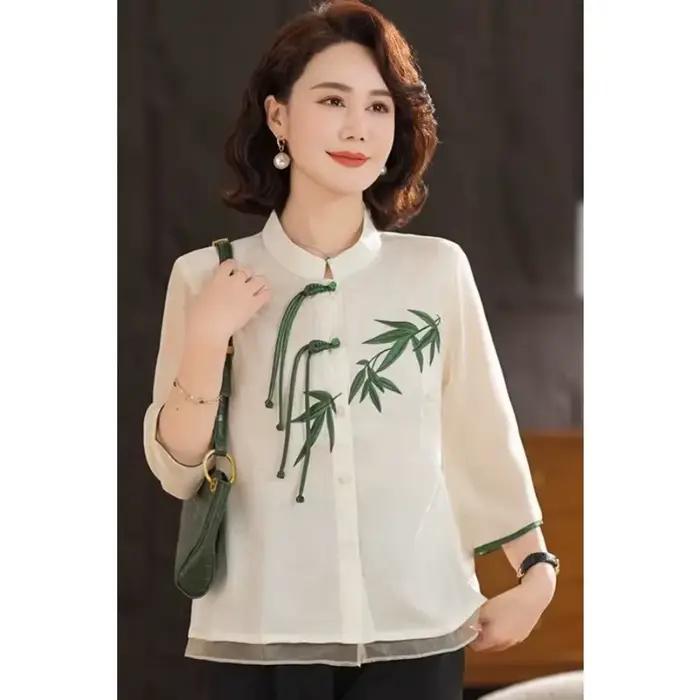 Chemise de style chinois pour femmes, crème blanche, avec broderie de bambou vert, bouton de grenouille, manches courtes, haut ample pour les femmes d'âge moyen