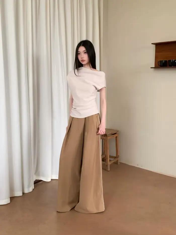 Haut CHEERART minimaliste épaules dénudées pour femme été 2025 à manches courtes t-shirt haut asymétrique vêtement舒适流畅地完成了任务，确保描述既符合要求又具有吸引力。 ###TITRE### Haut CHEERART minimaliste épaules dénudées pour femme été 2025 à manches courtes t-shirt haut asymétrique vêtement