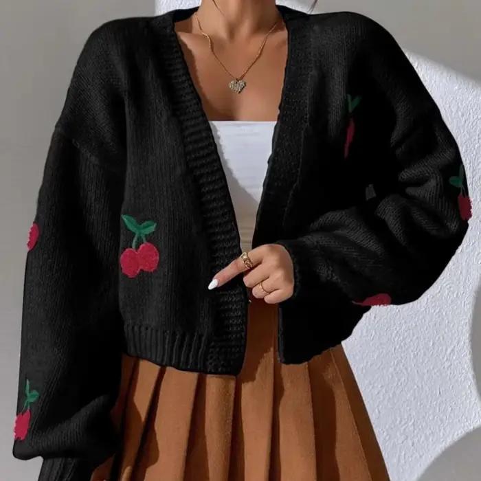 Pull brodé cerise sans boutons