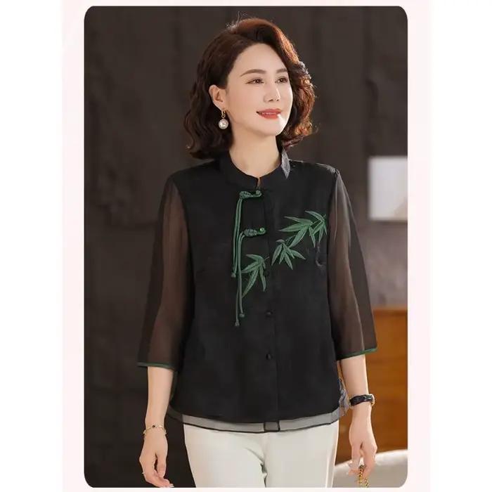 Chemise de style chinois pour femmes, crème blanche, avec broderie de bambou vert, bouton de grenouille, manches courtes, haut ample pour les femmes d'âge moyen