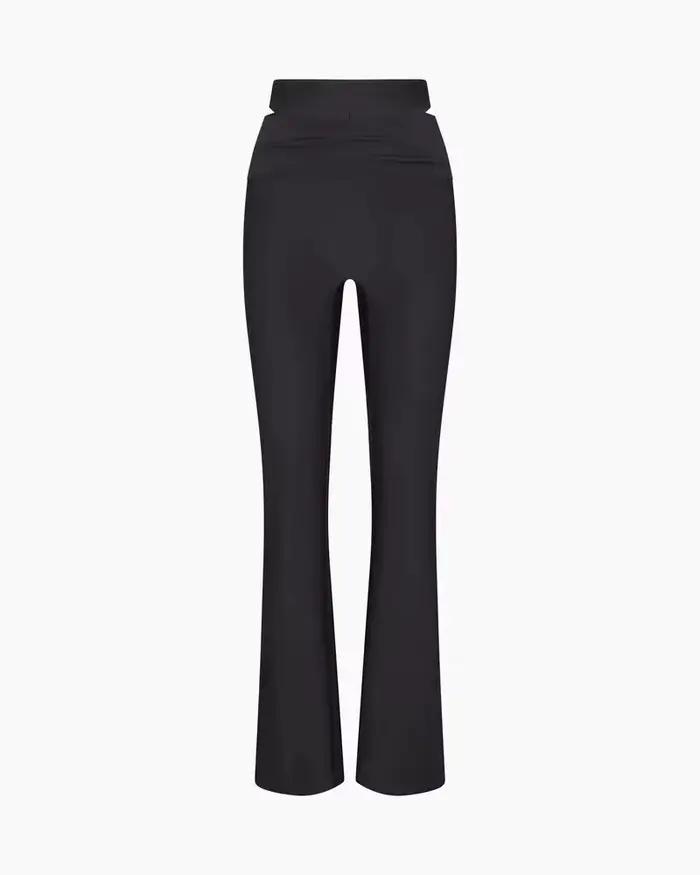 Top halter à coupe diagonale identique à celui de Kylie