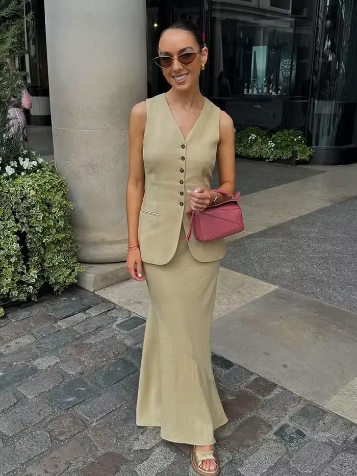 Ensemble 2 pièces élégant pour femme HH : Gilet sans manches à simple boutonnage et jupe longue trapèze unie