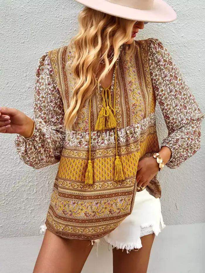 Blouse en coton floral avec col en V et glands pompons pour femmes, style bohème chic pour plage et occasions spéciales