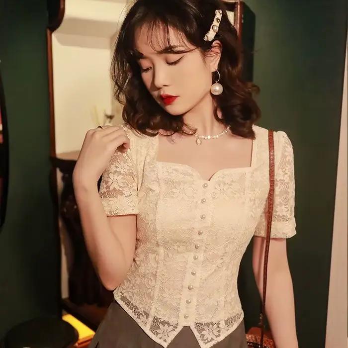 Haut femme avec manches courtes dentelle chemises et chemisiers pour femmes Beige fin élégant jeunesse luxe beau en Promotions basique grand S