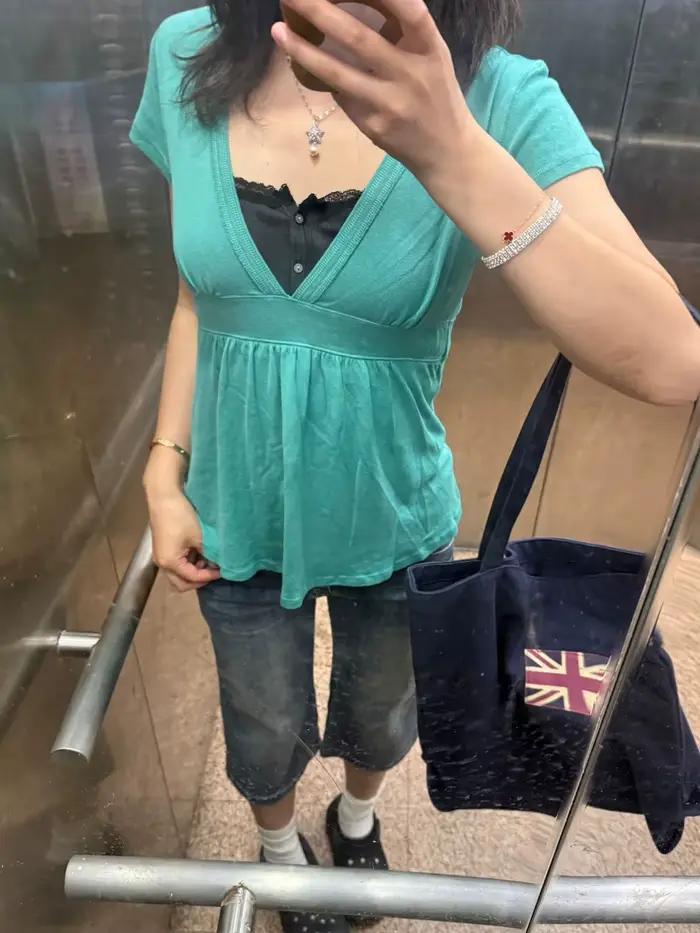 T-shirt vert à ourlet brut pour femme, été, sexy, col en V profond, coupe trapèze, manches courtes, décontracté, simple, en coton uni, style Y2K pour sorties nocturnes et occasions spéciales
