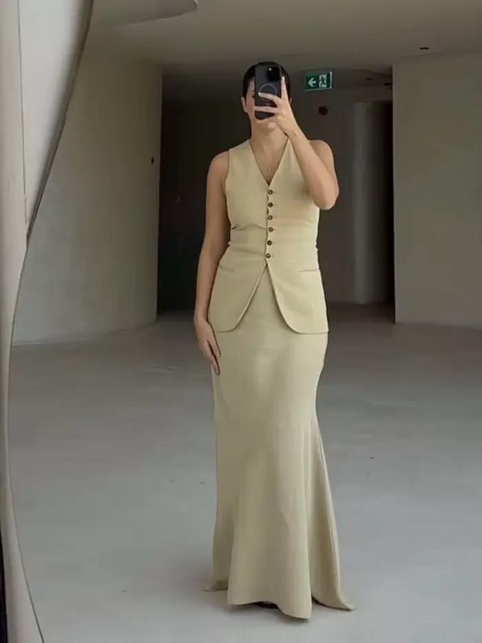 Ensemble 2 pièces élégant pour femme HH : Gilet sans manches à simple boutonnage et jupe longue trapèze unie