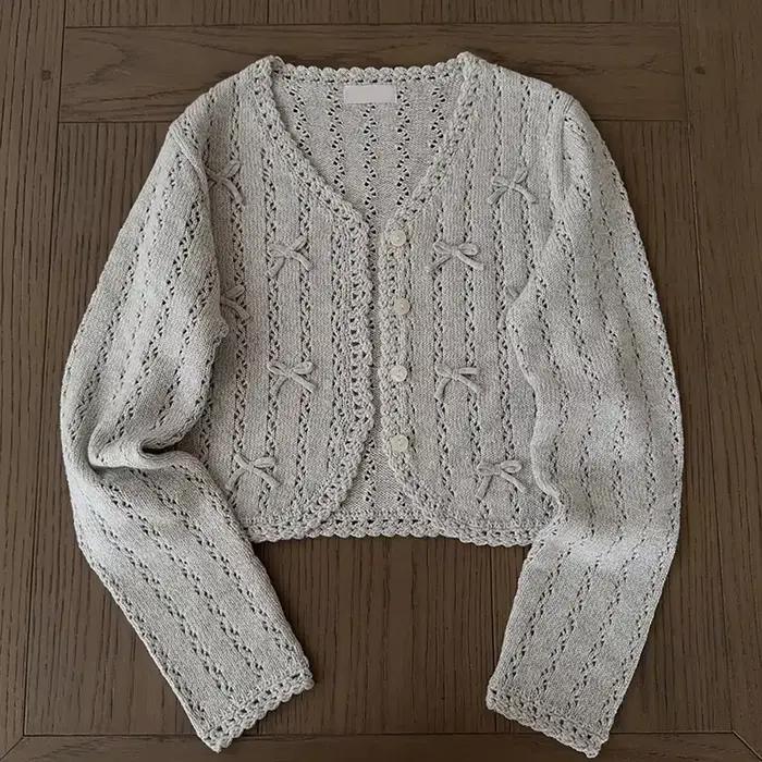 Cardigan Doux pour Femmes Junior Avec Nœuds en Crochet et Décoration en Forme de Cœur Occasions Spéciales Élégant à Offrir