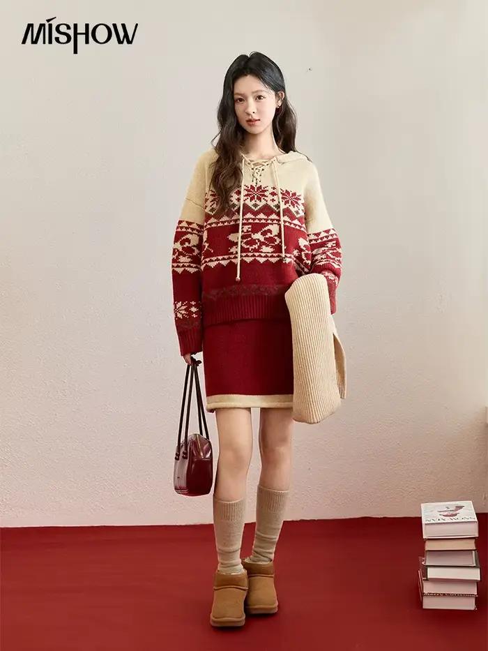 MISHOW Ensemble pull de Noël pour femme 2025 Winter Fair Isle Jacquard à capuche en tricot épais Mini jupe tenue deux pièces MXE93T1454