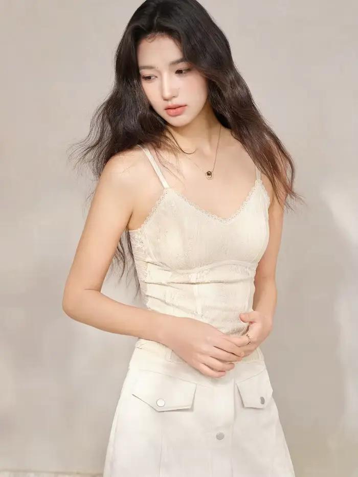 Camisole en dentelle française pour femme avec soutien-gorge rembourré