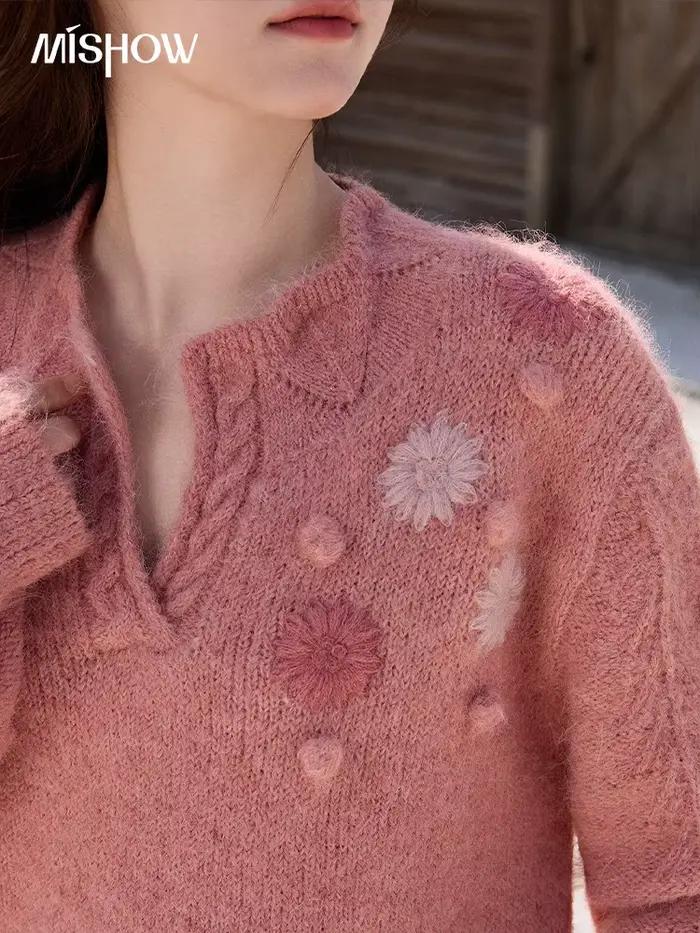 MISHOW femmes framboise rose laine mélange pull 2025 hiver français Floral Pom-Pom brodé col en v haut tricoté MXE86Z2740