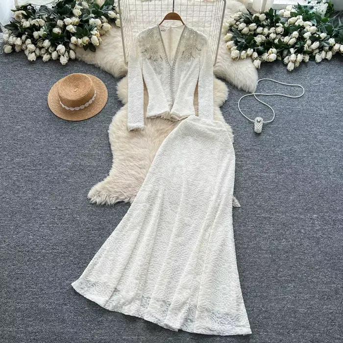 Ensemble deux pièces élégant pour femme : haut en dentelle à col en V avec perles lourdes et jupe si