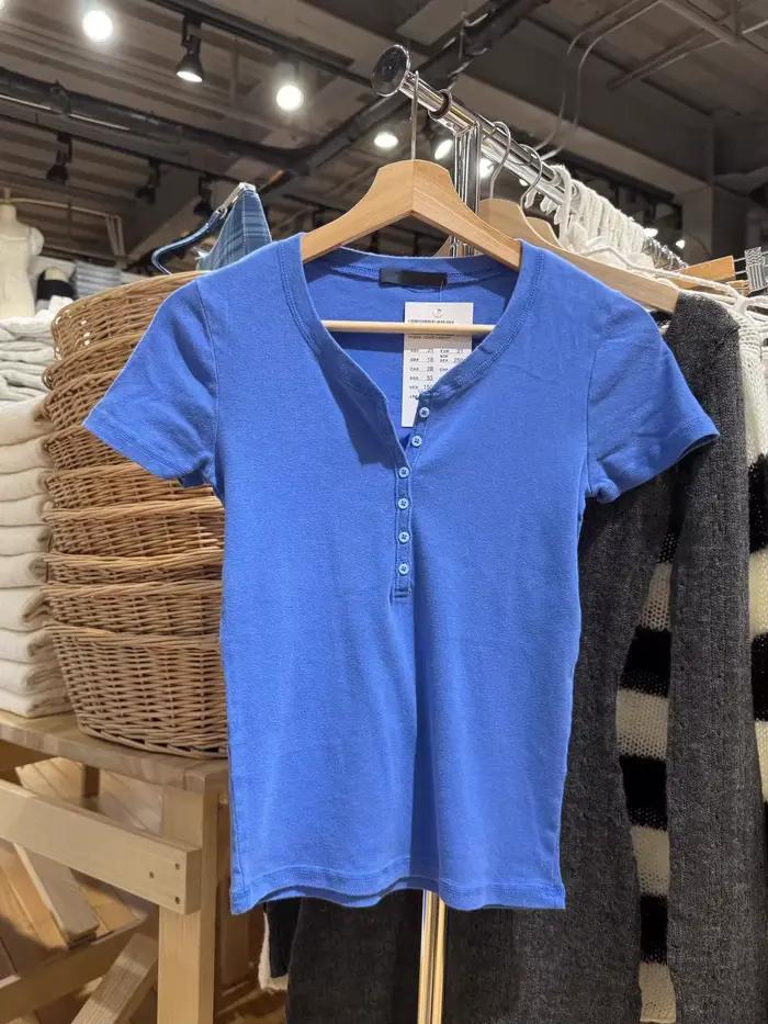 T-shirts bleu électrique à six boutons pour femmes, col rond, en coton, coupe slim, manches courtes,