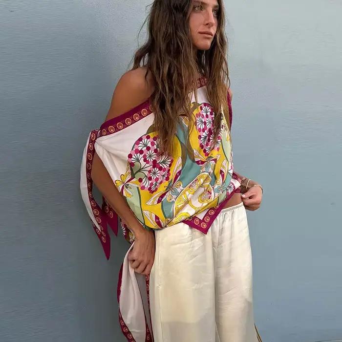 Chemisier élégant en satin pour femme, imprimé foulard, épaules dénudées, ourlet asymétrique, style