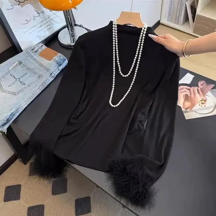 Haut rose à manches longues pour femmes, chemisier ajusté avec décor de plumes pour tenue décontract