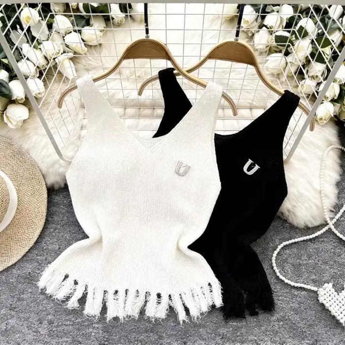 Débardeur court blanc à strass avec logo U et ourlet à franges pour femme