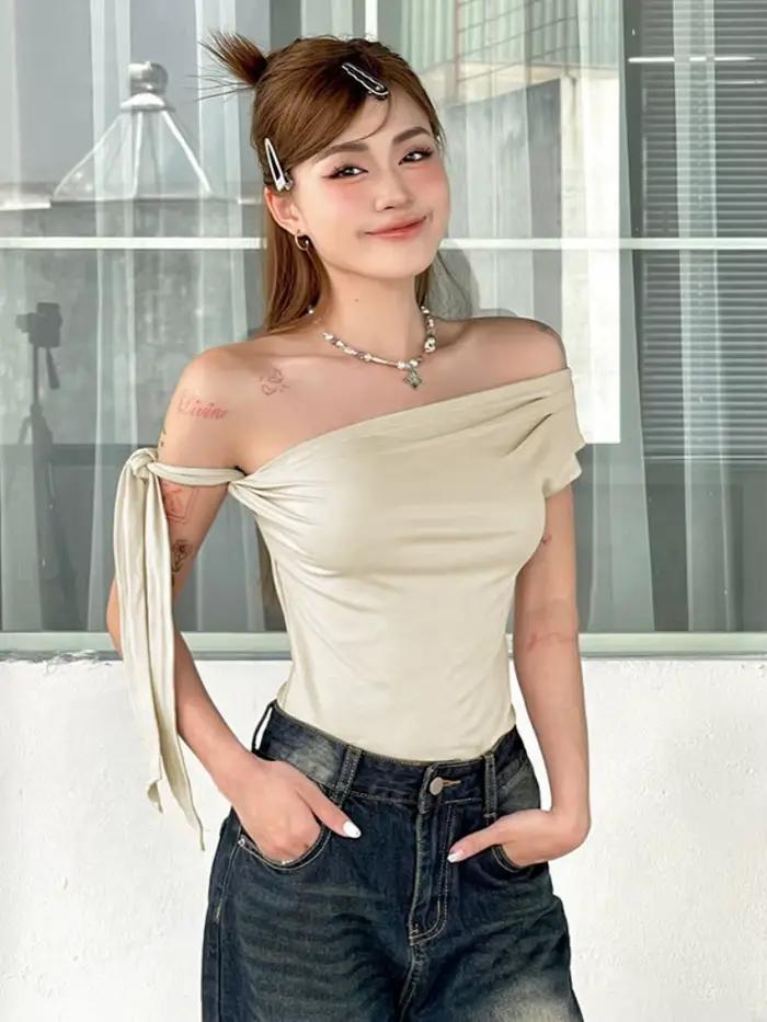 T-shirt asymétrique épaule dénudée en polyester et élasthanne pour femmes, streetwear, haut court solide, accessoires Y2K, vêtements asymétriques, sans manches, idéal pour les sorties nocturnes