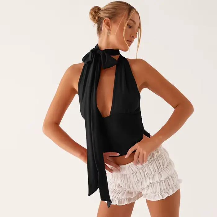Haut court moulant Y2K élégant et sexy à col en V