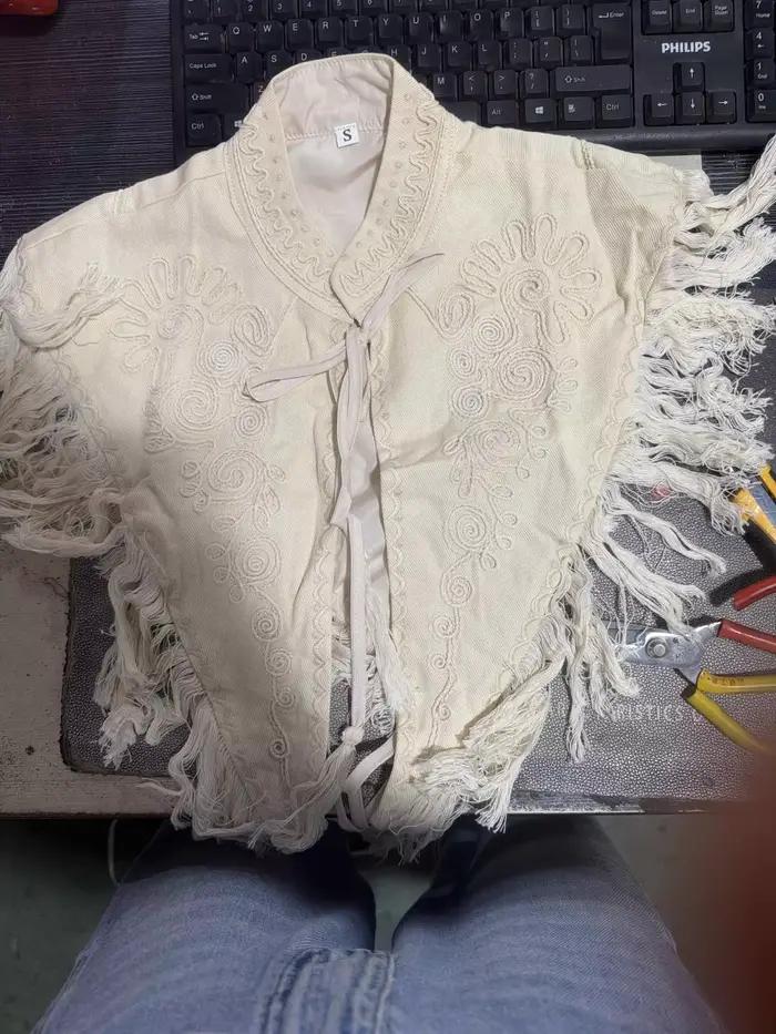 Gilet brodé à franges pour femme