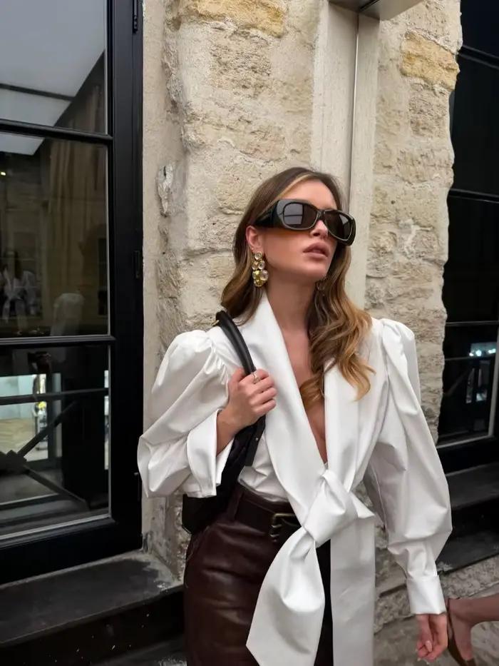 Chemisier blanc élégant pour femme avec nœud devant col en V profond et manches bouffantes pour bureau et occasions quotidiennes printemps été 2026