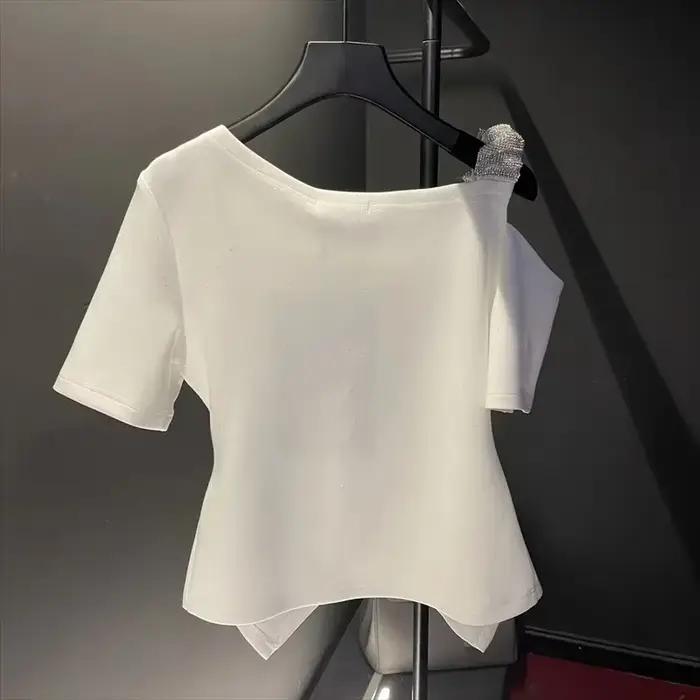 T-shirt court taille fine pour femme