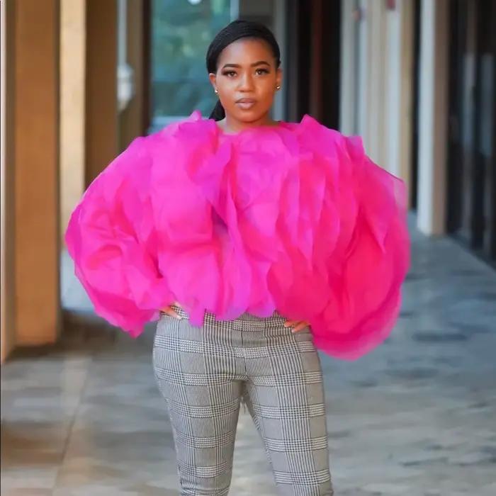 Chemisier en tulle fuchsia à manches bouffantes avec volants en organza pour femmes occasions spéciales soirées photos nocturnes